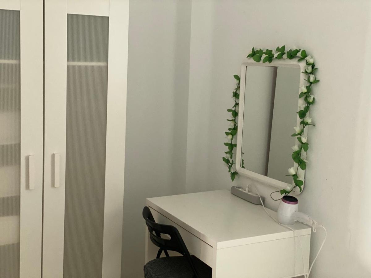 Malaga Centro Habitaciones Privada En Apartamento Compartidos Luaran gambar