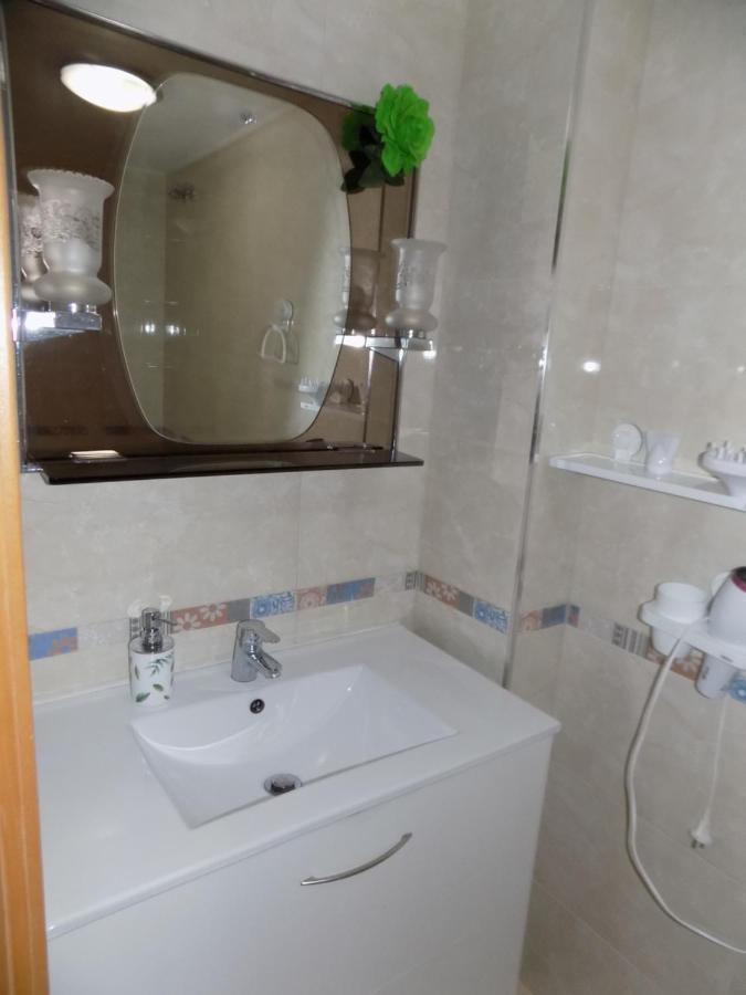 Malaga Centro Habitaciones Privada En Apartamento Compartidos Luaran gambar